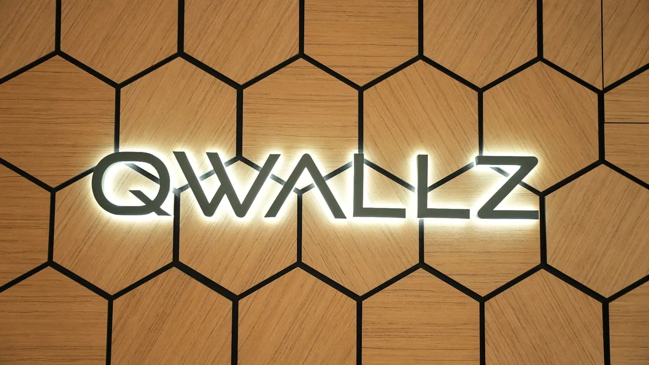 QWALLZ - short